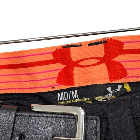 Under Armour Softball Pants Medium Black with Belt Brand New Fitted Cropped 20" - Picture 8 of 8